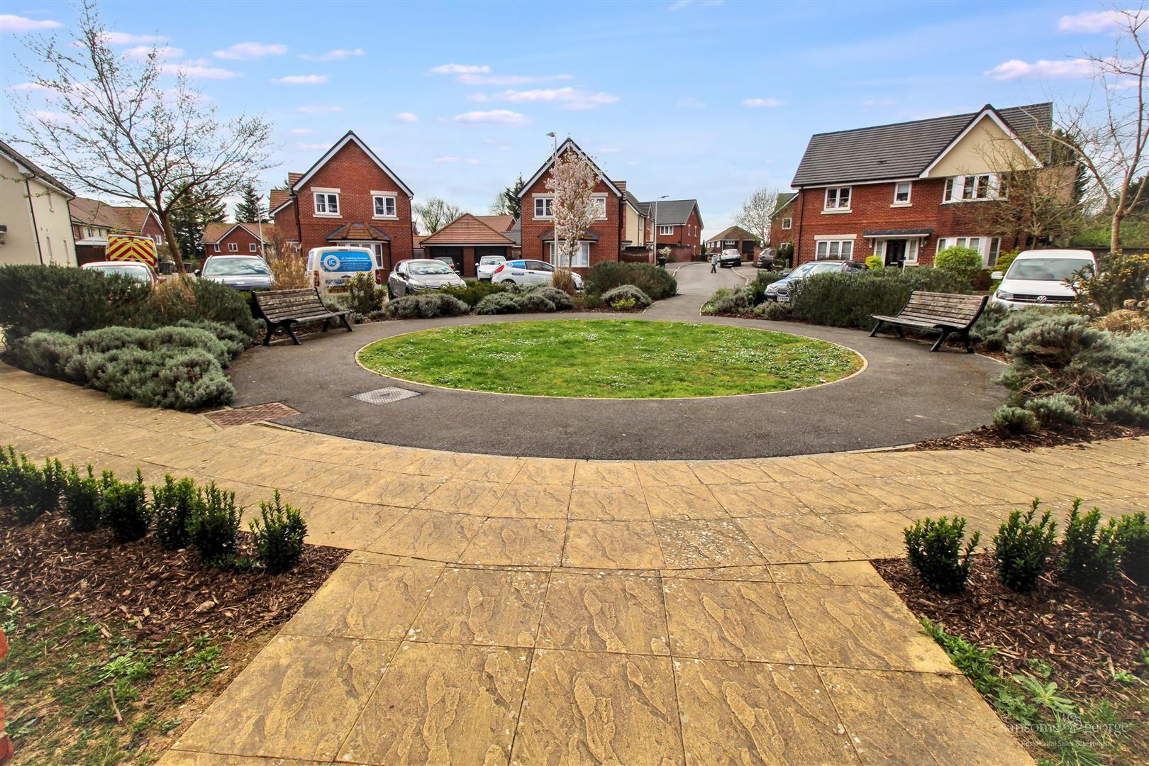 Wildflower Drive, Calcot, Reading